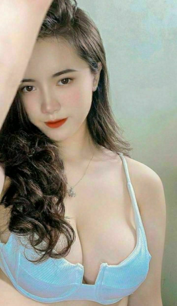 Cậu em bị chị kế bắt chui vô váy… và vắt kiệt mỗi ngày